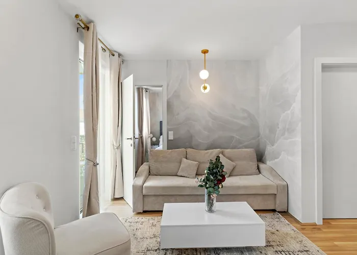 1-br With Outdoor Space - Onsite Parking For 19,90 Per Day
