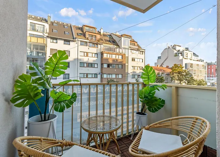 1-br With Outdoor Space - Onsite Parking For 19,90 Per Day
