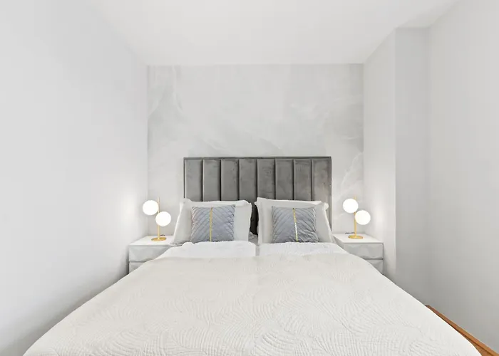 1-br With Outdoor Space - Onsite Parking For 19,90 Per Day *