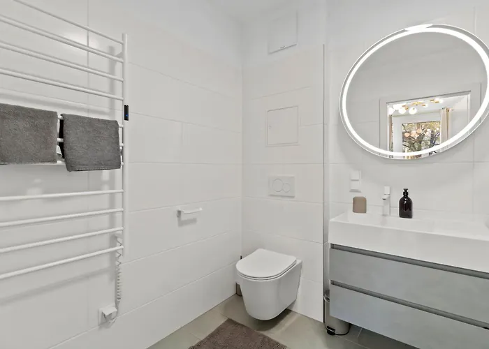1-br With Outdoor Space - Onsite Parking For 19,90 Per Day Apartment *