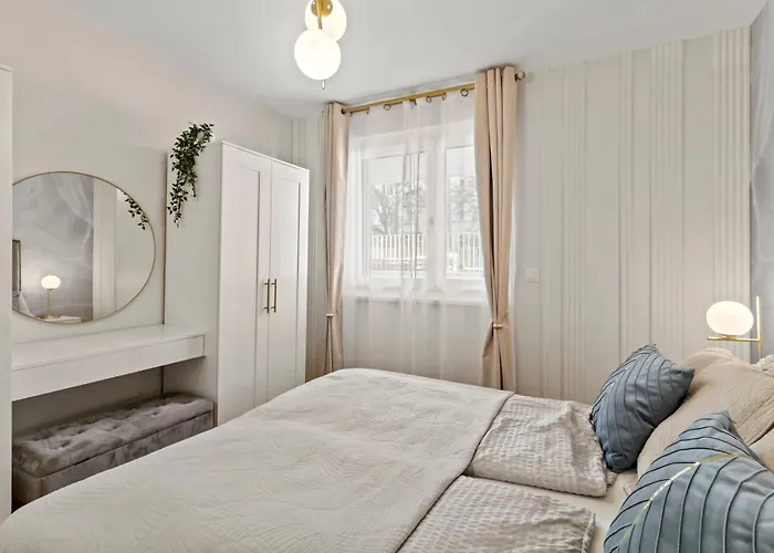1-br With Outdoor Space - Onsite Parking For 19,90 Per Day *