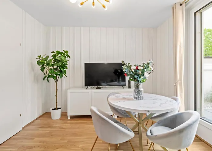 Apartment 1-br With Outdoor Space - Onsite Parking For 19,90 Per Day *