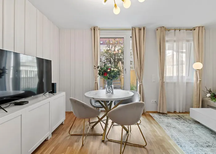 Apartment 1-br With Outdoor Space - Onsite Parking For 19,90 Per Day *