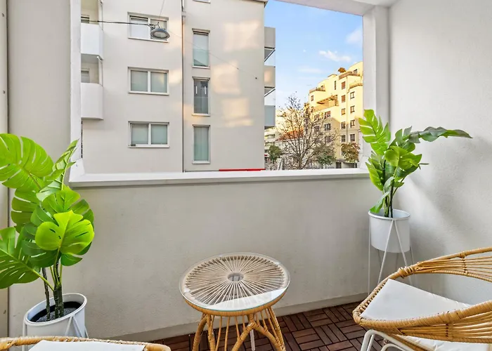 Apartment 1-br With Outdoor Space - Onsite Parking For 19,90 Per Day