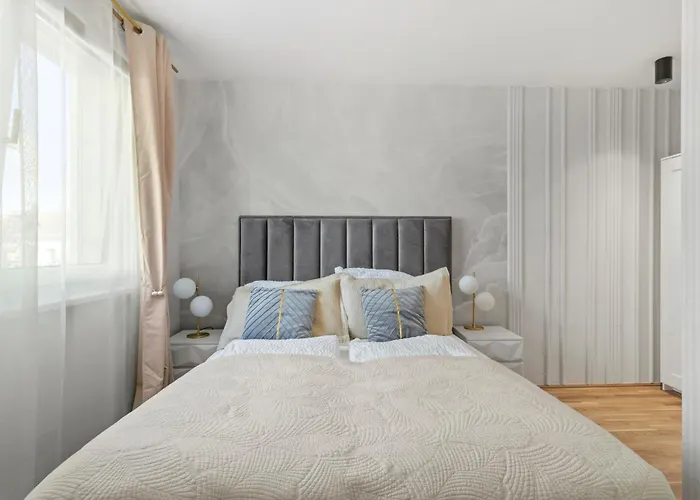 Apartment 1-br With Outdoor Space - Onsite Parking For 19,90 Per Day *