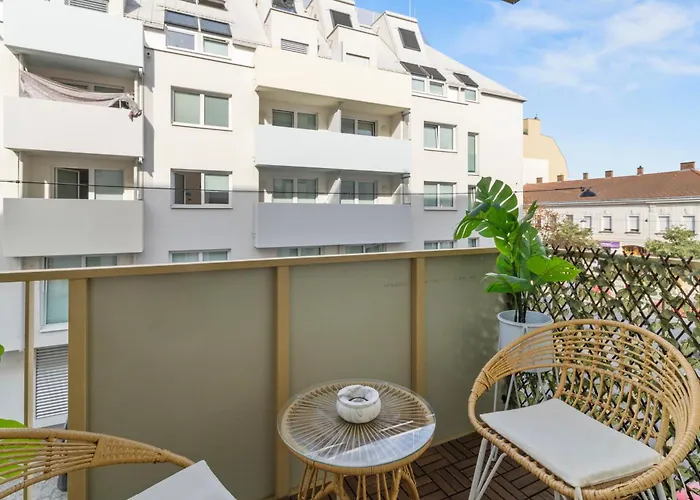 Apartment 1-br With Outdoor Space - Onsite Parking For 19,90 Per Day Vienna